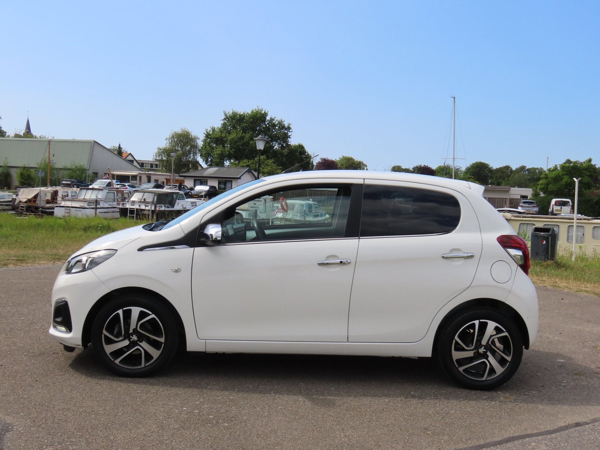 Peugeot 108 1.0 e-VTi Première *Keyless *Clima *Camera, Voorwielaandrijving, Euro 5, Stof, Zwart