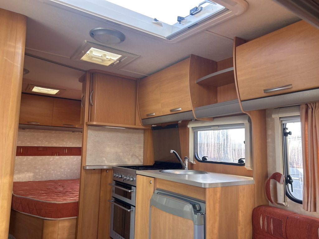Swift 535 Charisma 2007 FRANS BED LUIFEL MOVER, Caravans en Kamperen, Standaardzit, Bedrijf, Swift, Dunswell Road, Cottingham, East Yorkshire, HU16 4JX