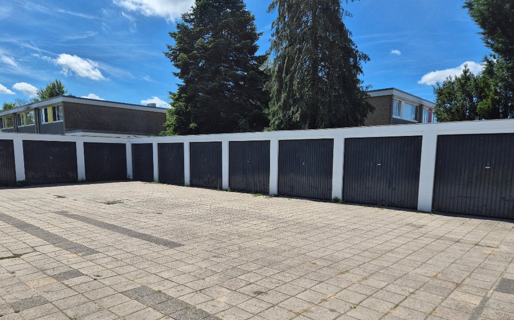 Garagebox (verhuurd € 1.788,- p.j.) te koop Apeldoorn, Auto diversen, Autostallingen en Garages