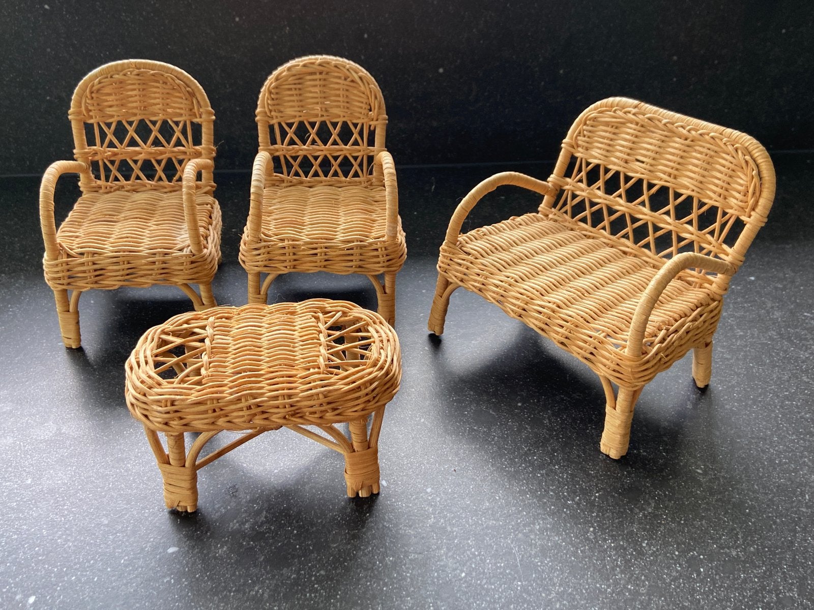 Vintage mooi oud rotan setje poppenhuis poppen bank stoelen, Ophalen of Verzenden, Zo goed als nieuw, Poppenhuis