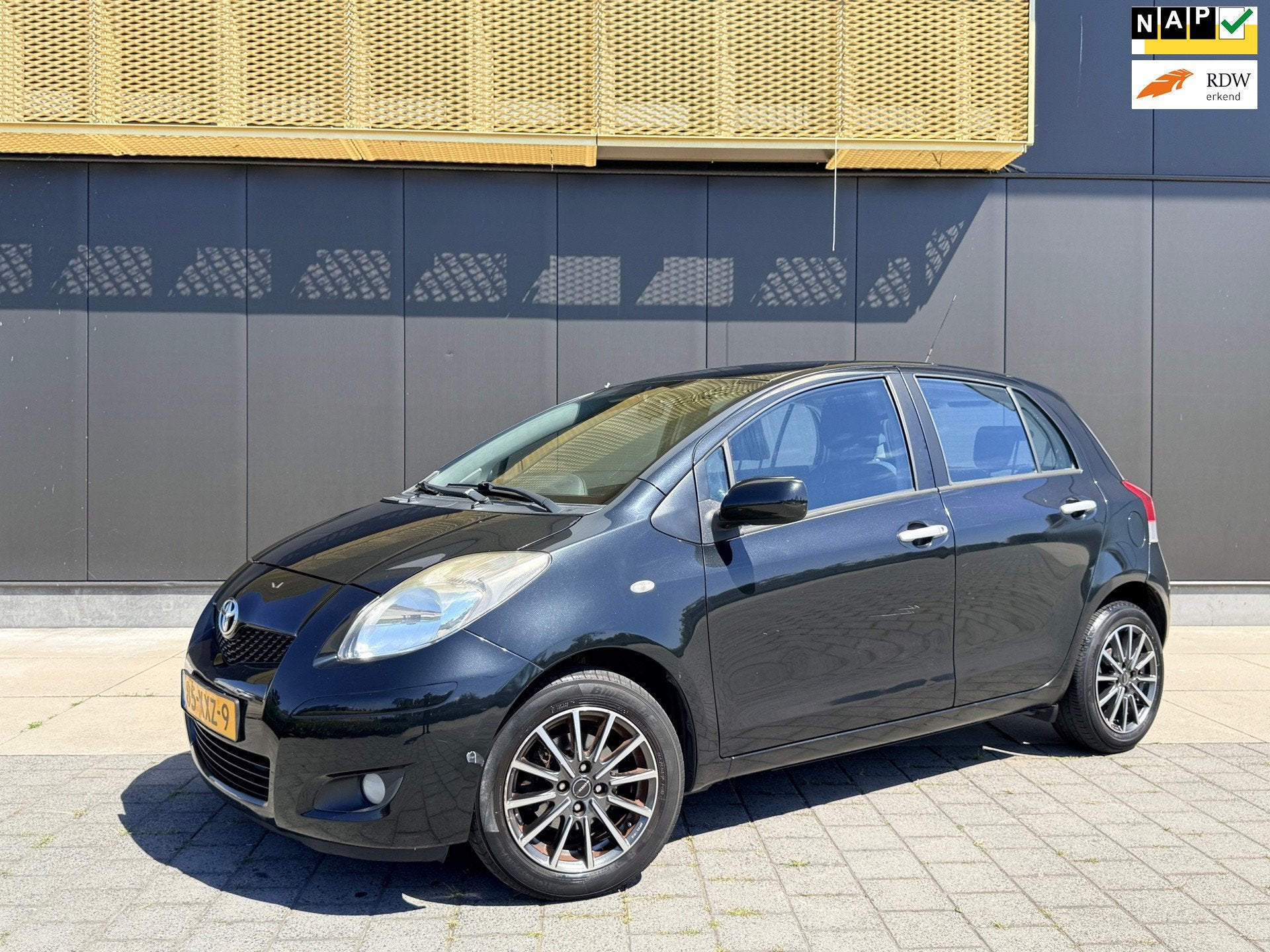Toyota Yaris 1.3 VVTi Aspiration | Airco | Start-stop | LM v, Voorwielaandrijving, 1025 kg, Zwart, 4 cilinders