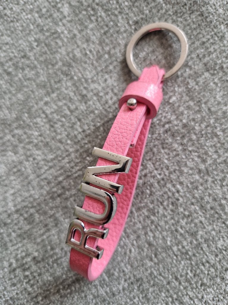 Roze sleutelhanger met 'RUN' letters, 12 cm, Verzamelen, Ophalen of Verzenden, Nieuw, Sport