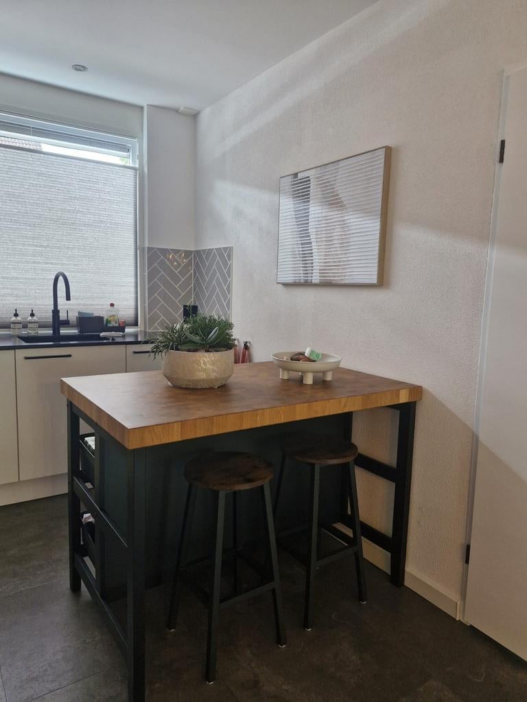 IKEA VADHOLMA keukeneiland met 2 barkrukken, Ophalen, Gebruikt, Met voetsteun, 90 cm of meer