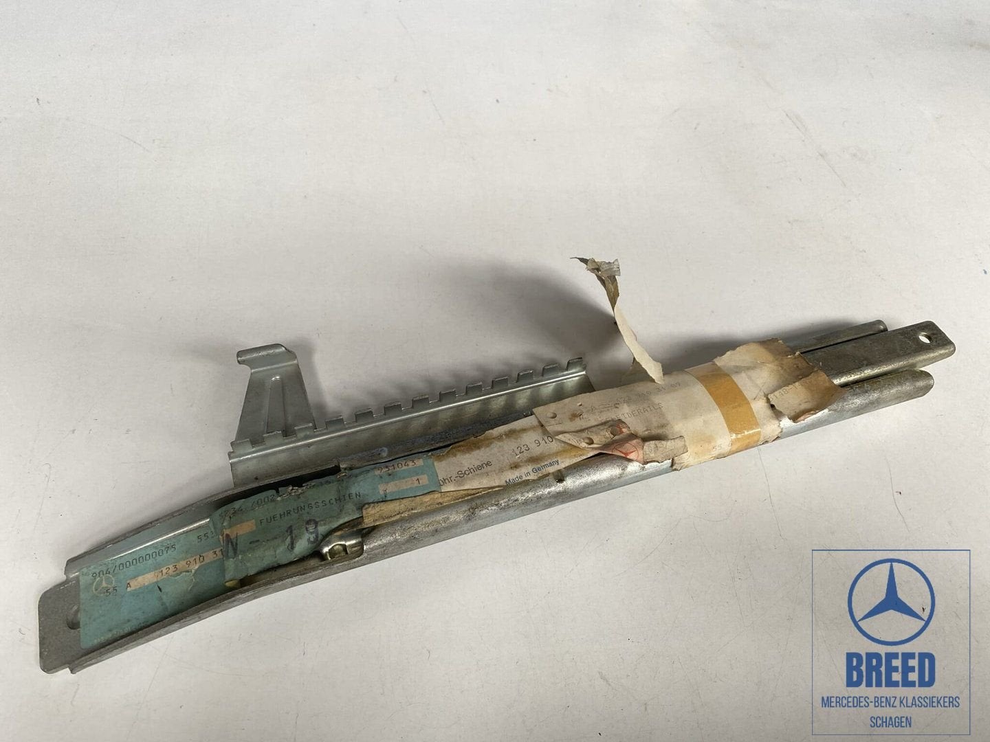 NOS stoelgeleider hoogteverstelling links Mercedes-Benz W123, -, Nieuw, Ophalen of Verzenden, -