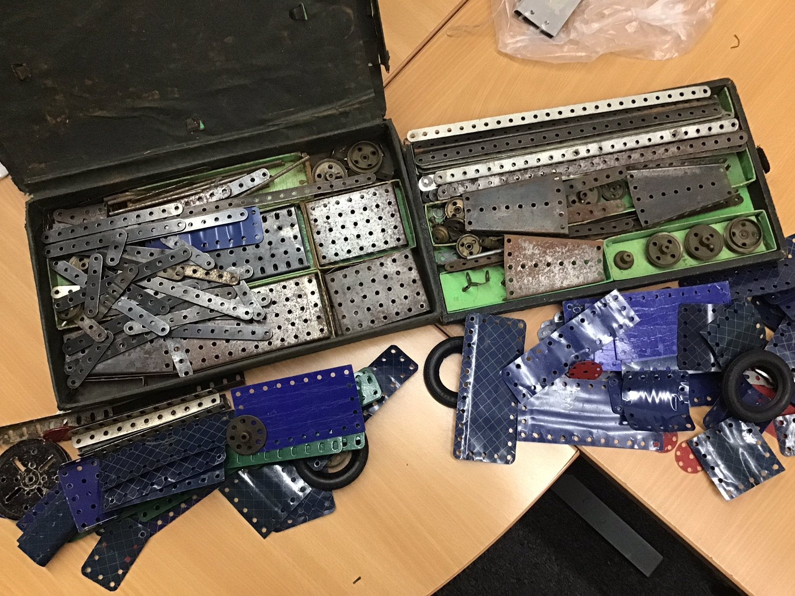 Mecano bouwonderdelen, Ophalen