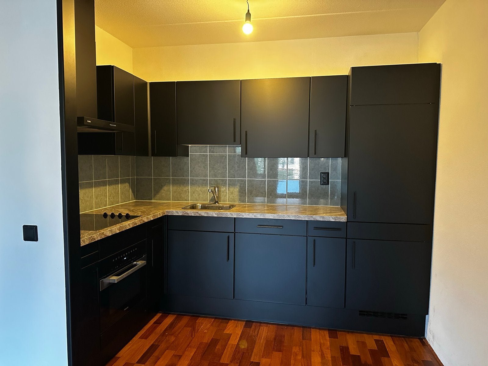 Moderne Hoekkeuken met Apparatuur - Zo goed als nieuw, Overige materialen, Zwart, Hoekkeuken, Ophalen of Verzenden