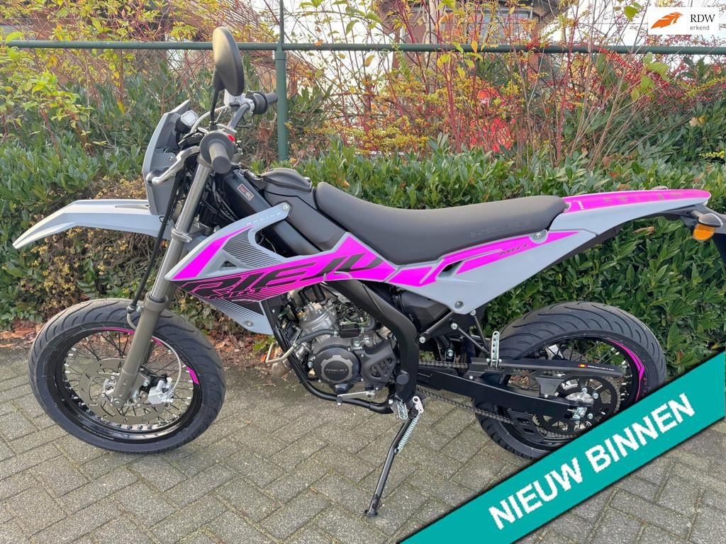 Rieju MRT SM 50 E5+ NIEUW MATT GREY / ROSE BETAAL met in3, Fietsen en Brommers, Brommers | Overige merken, R
r  r, NL, 49 cc, 6 versnellingen
