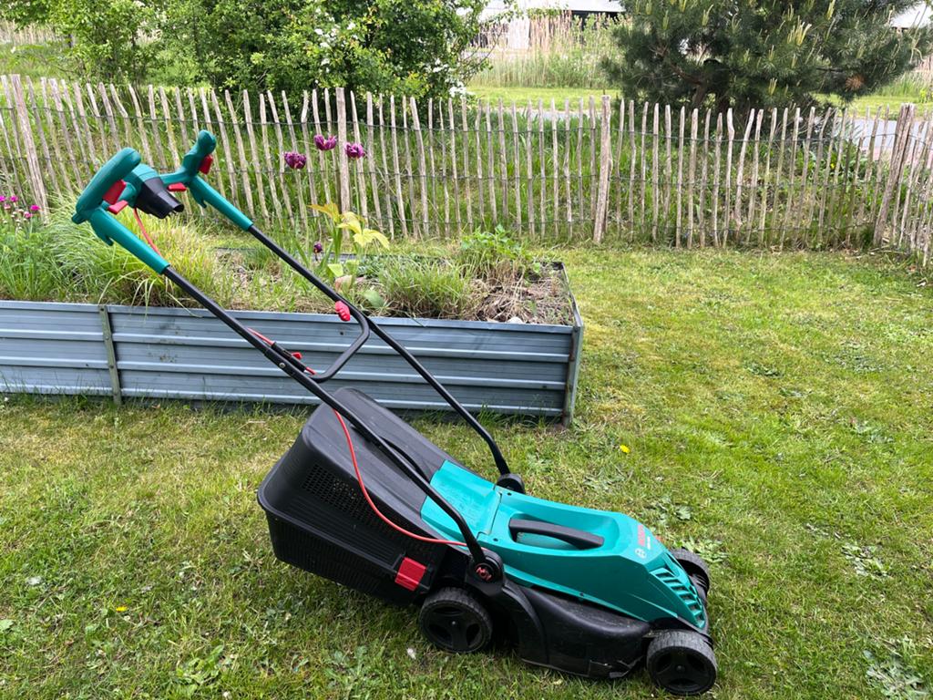 Bosch ARM 3400 elektrische grasmaaier met opvangbak, Ophalen, Cirkelmaaier, Elektrische grasmaaier, Zo goed als nieuw