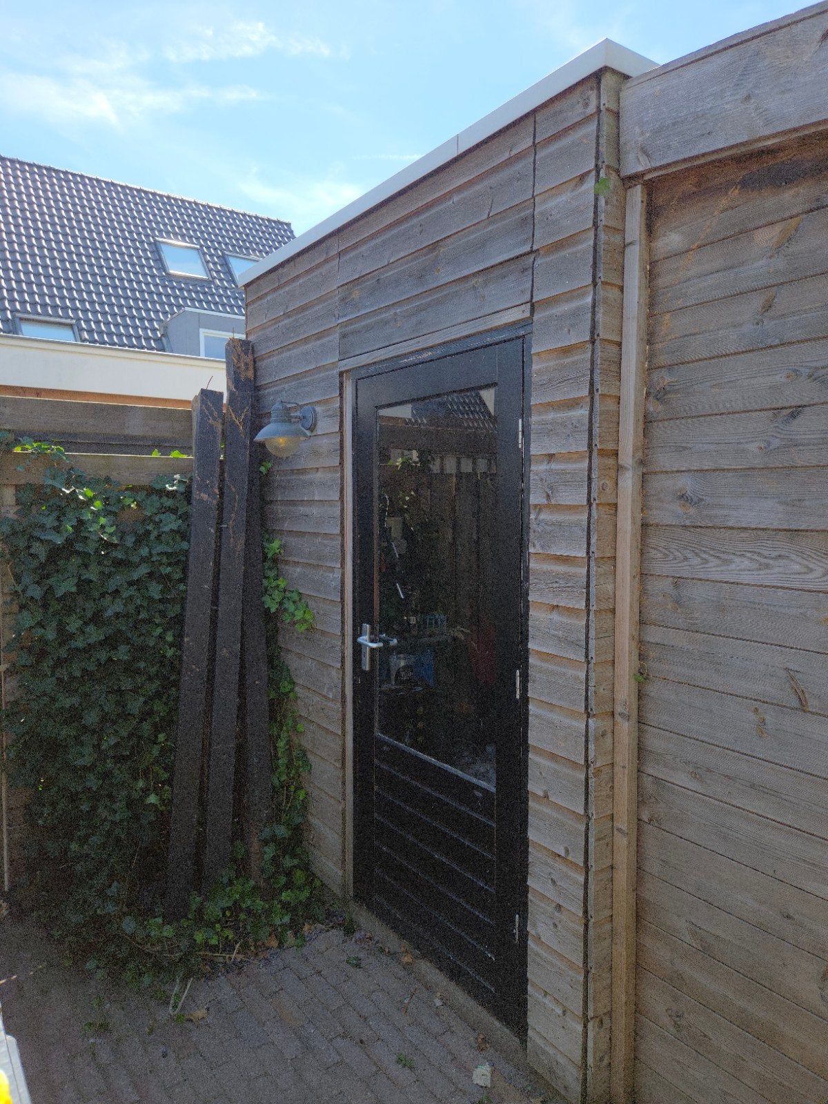 Houten berging met deur en plat dak, Tuin en Terras, Bergingen en Tuinkasten, Ophalen, Gebruikt, Hout, Fietsenberging