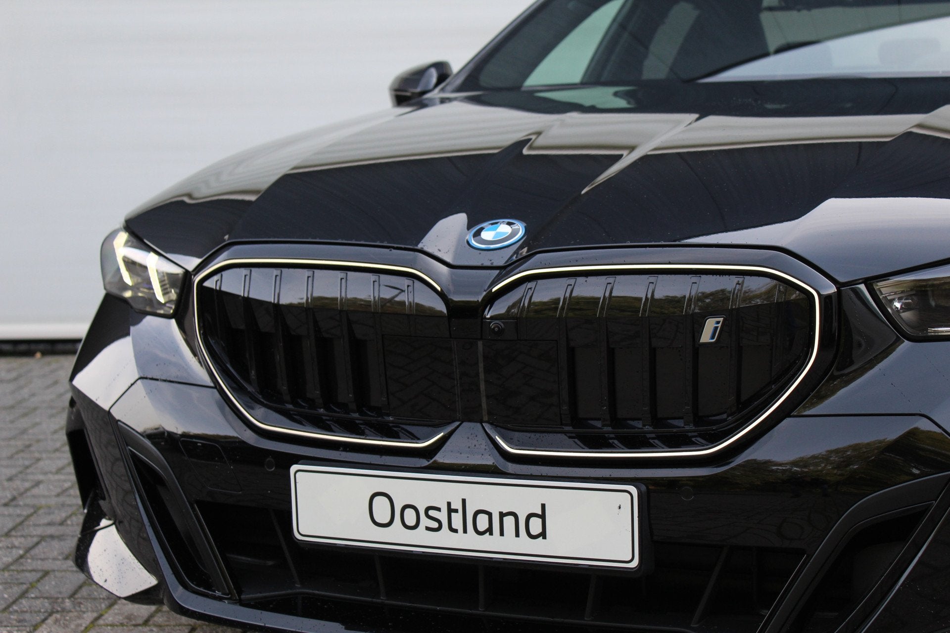 BMW i5 eDrive40 M Sport Pro Edition / Panoramadak / Trekhaak, Auto's, Automaat, Achterwielaandrijving, Zwart, Zwart