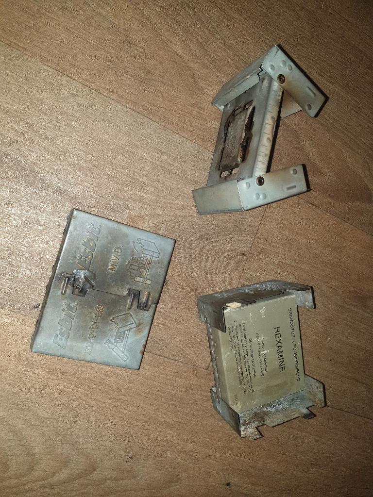 Esbit Noodbrander Esbitbrander Noodpakket Survival Kamperen, Verzamelen, Ophalen of Verzenden, Landmacht, Nederland, Embleem of Badge