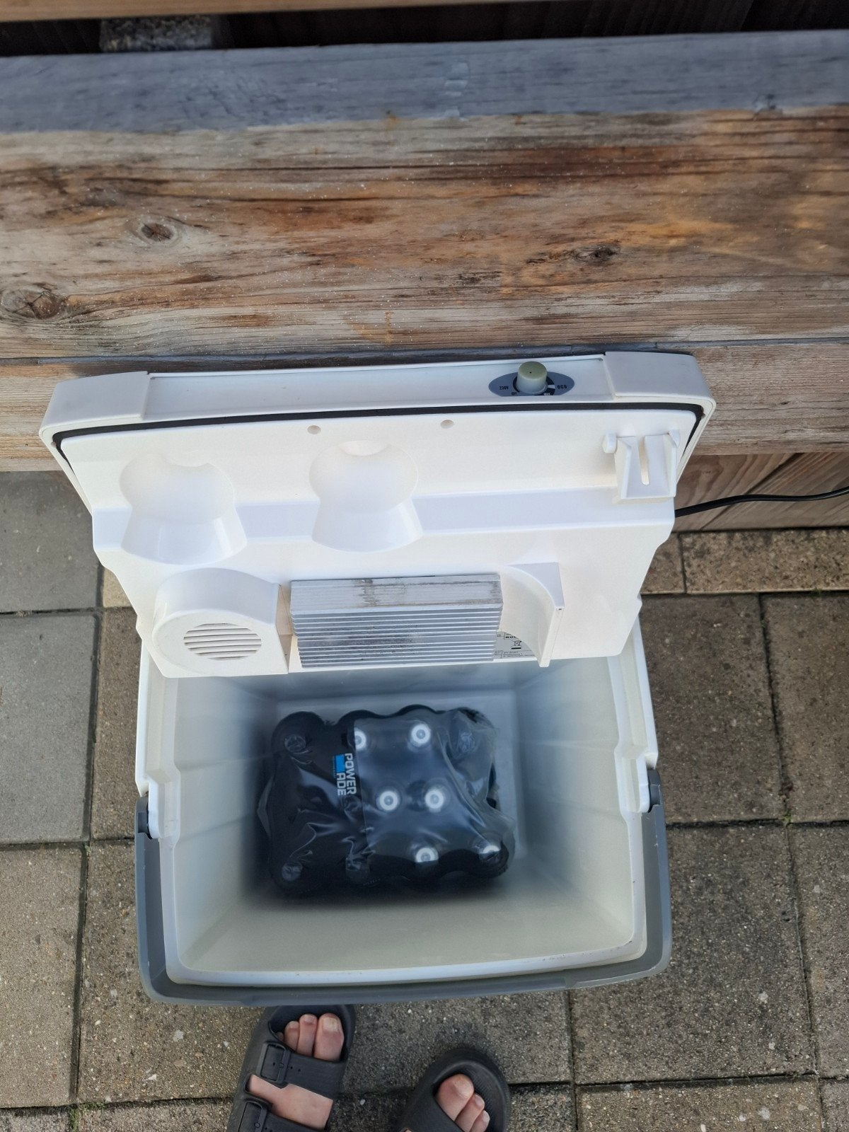 Koelbox 12v & 220 volt, Ophalen, Zo goed als nieuw, Elektrisch