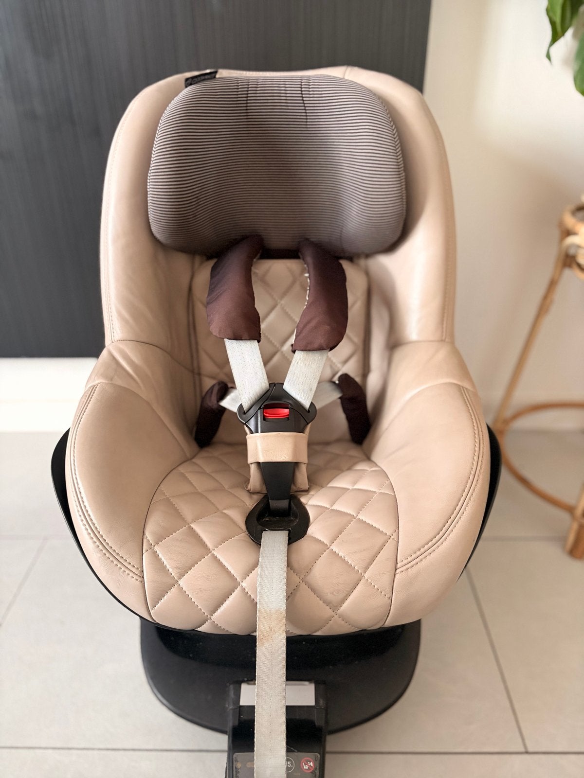 Luxe Maxi-Cosi 2wayPearl Lederen Autostoel Beige ISOFIX Base, Ophalen, Gebruikt, 0 t/m 18 kg, Verstelbare rugleuning