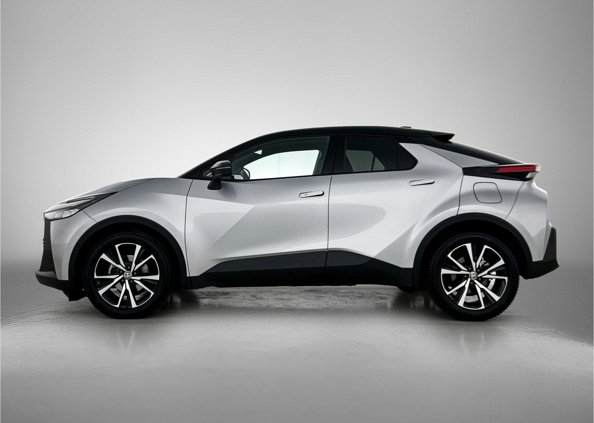 Toyota C-HR 1.8 Hybrid 140 Dynamic | 1e Eigenaar | NIEUW GEL, Auto's, 12 maanden, Stof, 725 kg, 4 cilinders