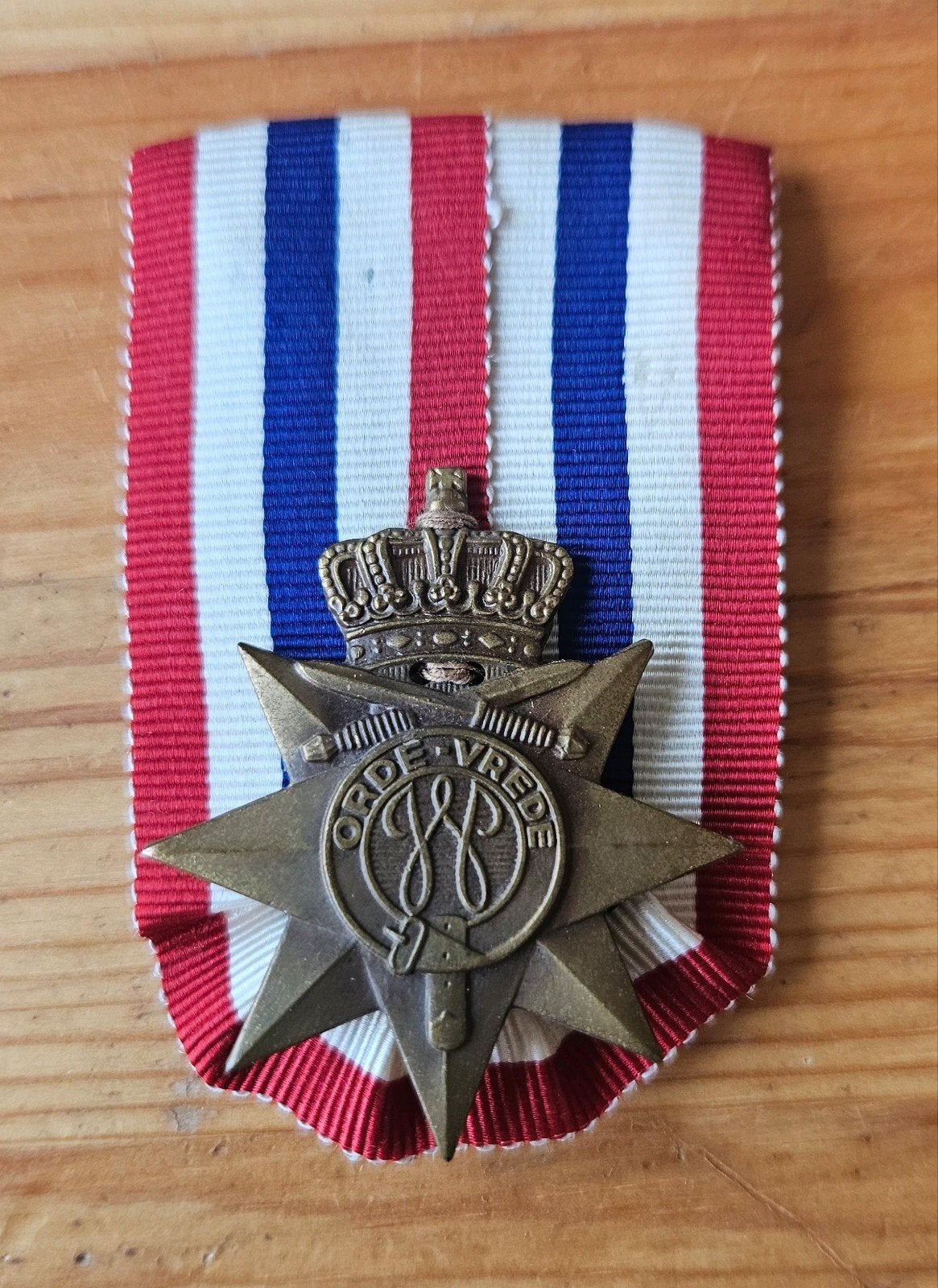 Medaille Ereteken voor Orde en Vrede, Verzamelen, Militaria | Algemeen, Ophalen of Verzenden, Landmacht, Nederland, Lintje, Medaille of Wings