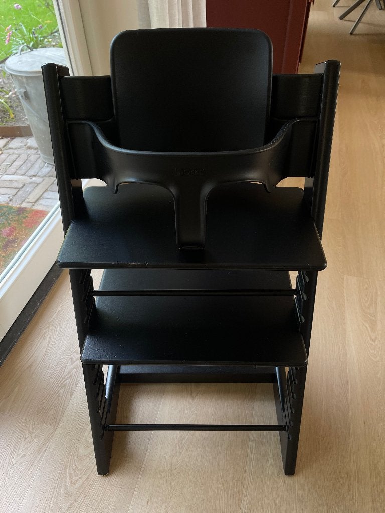 Kinderstoel Stokke Tripp Trapp zwart + Babyset, Kinderen en Baby's, Kinderstoelen, Ophalen, Gebruikt, Meegroeistoel, Stoelverkleiner
