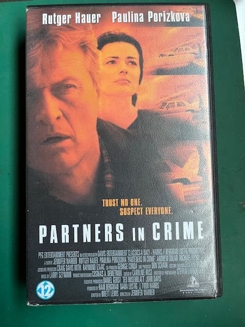 VHS EX Rental  Partners in Crime  met Rutger Hauer, Gebruikt, Vanaf 16 jaar, Ex-rental, Ophalen of Verzenden