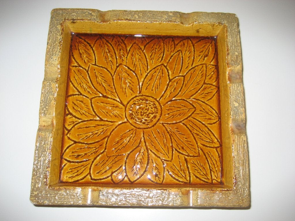 Asbak. 20x20x5 cm keramiek.Kunstwerk . Gebakken. 15082026, Ophalen, Nieuw, Asbak