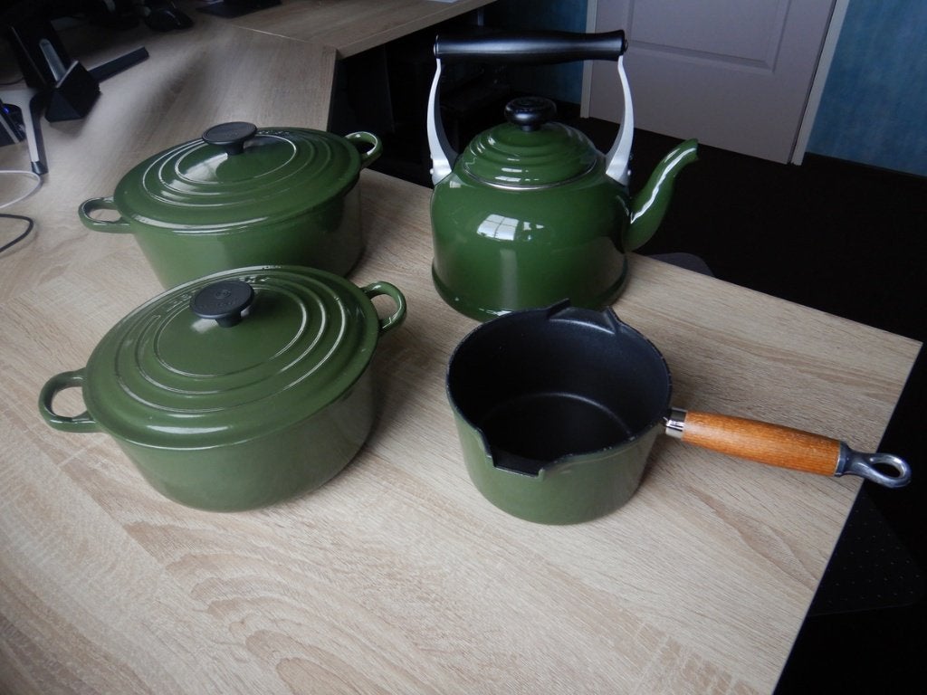 Le Creuset set nooit gebruikt., Huis en Inrichting, Gietijzer, Met deksel, Ophalen of Verzenden, Zo goed als nieuw