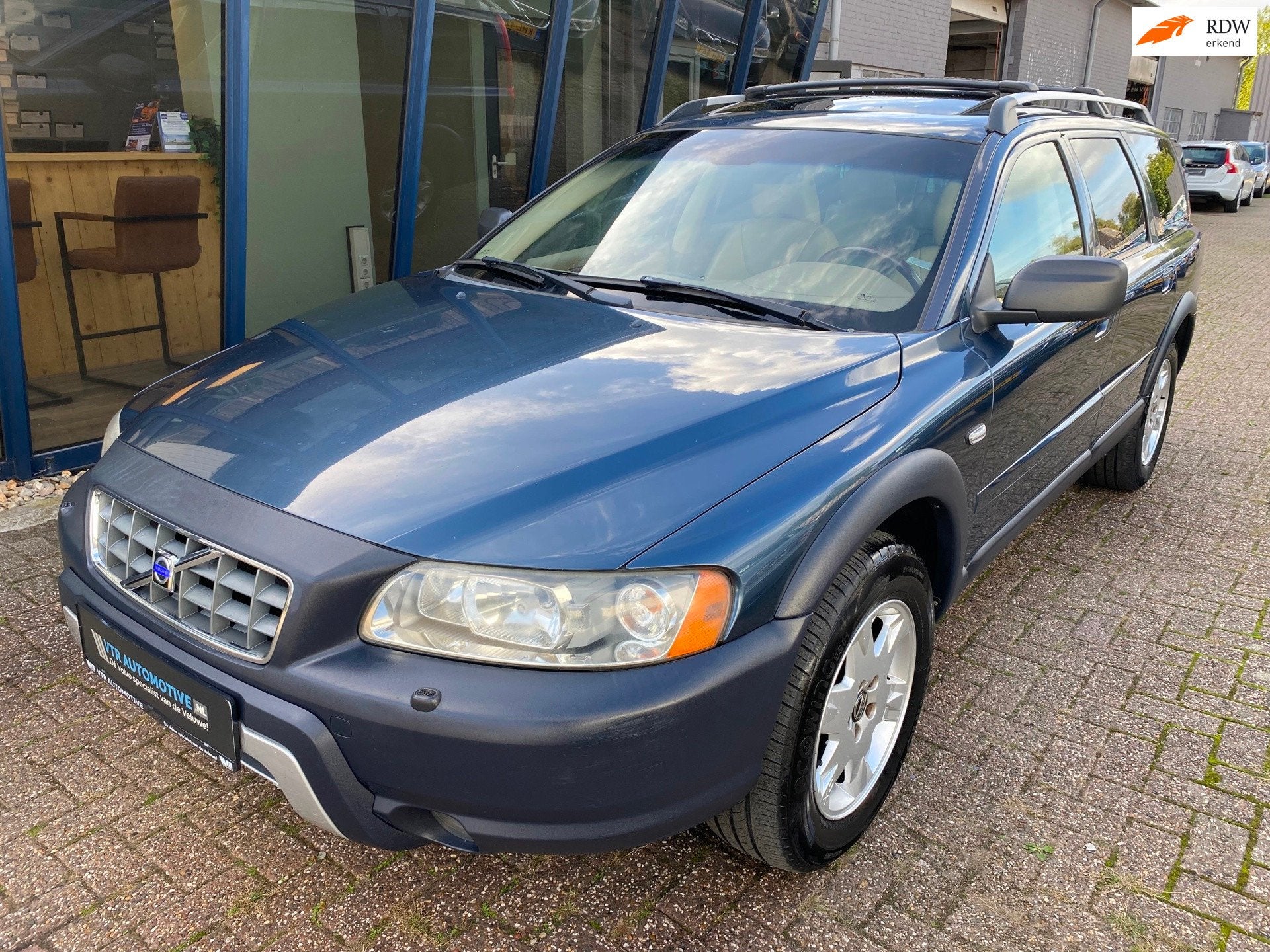 Volvo XC70 2.5 T Summum AWD Automaat LEER / SUNROOF / YOUNGT, Automaat, Gebruikt, Beige, Blauw