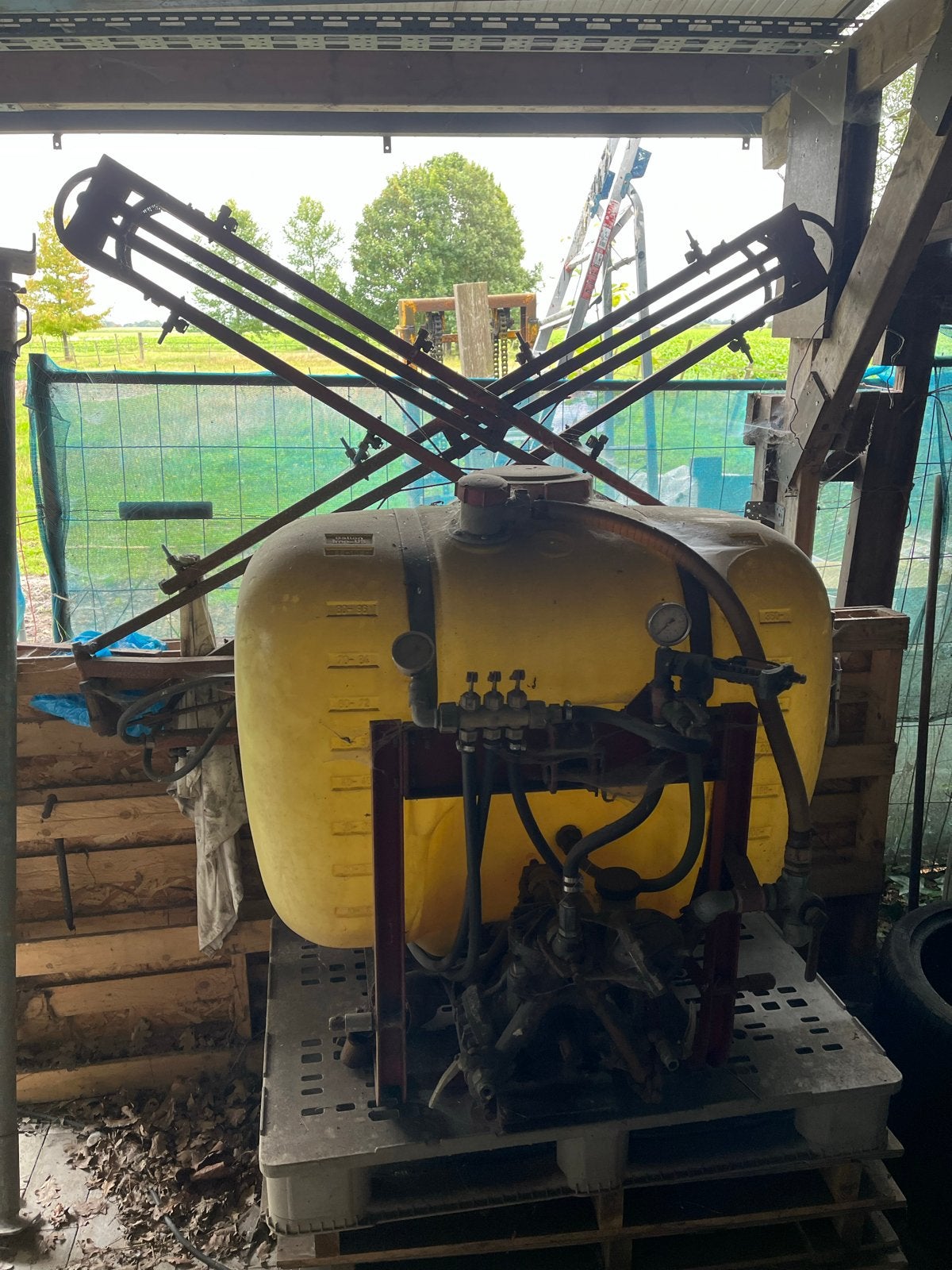 Veldspuit/Sproeimachine met uitslaande breedte 9-9,5 meter, Ophalen, Akkerbouw, Gewasbescherming en Bemesting