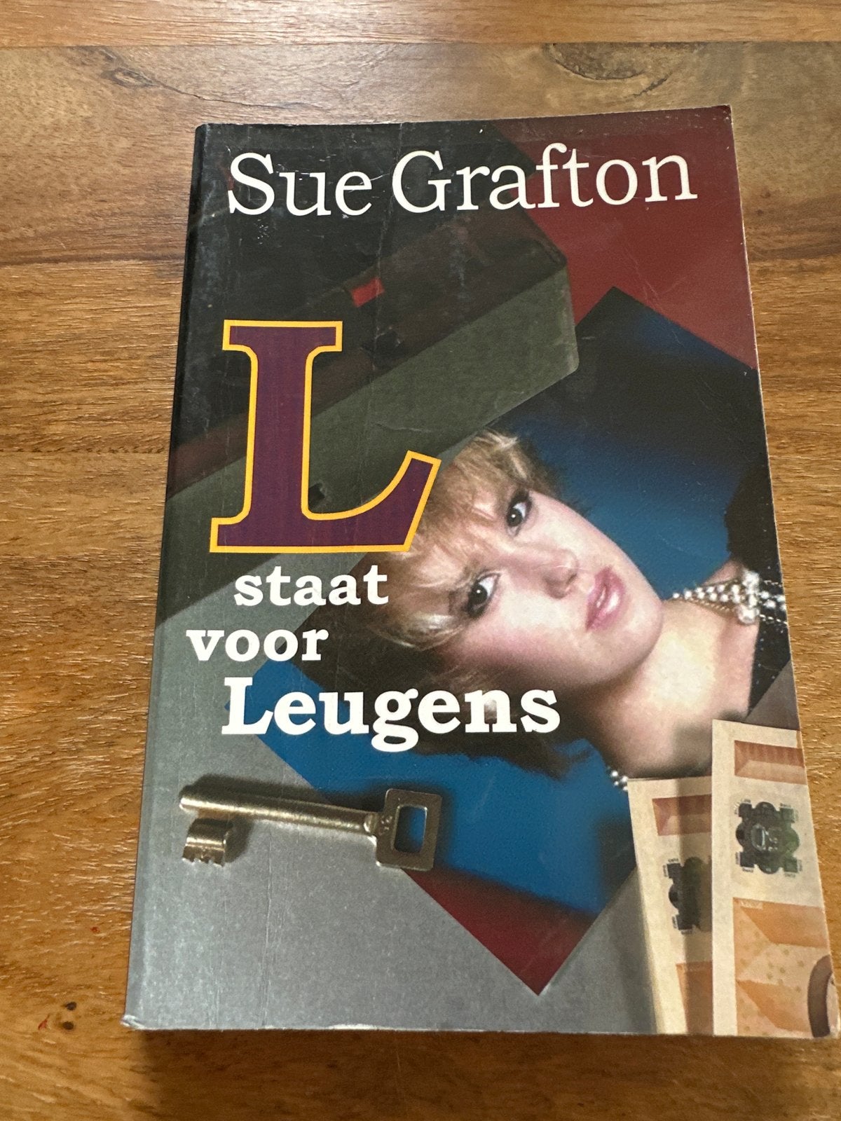 L staat voor Leugens - Sue Grafton (Paperback), Ophalen of Verzenden, Gelezen