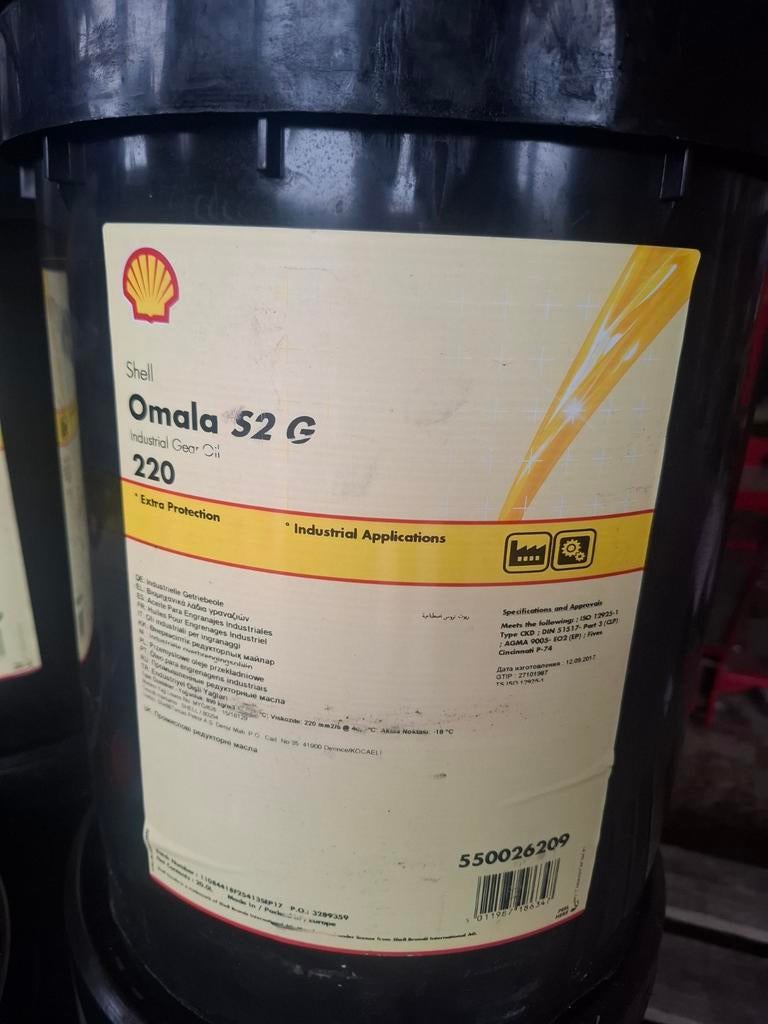 9 vaten van 20 liter Shell Omala SG tandwielolie, Ophalen