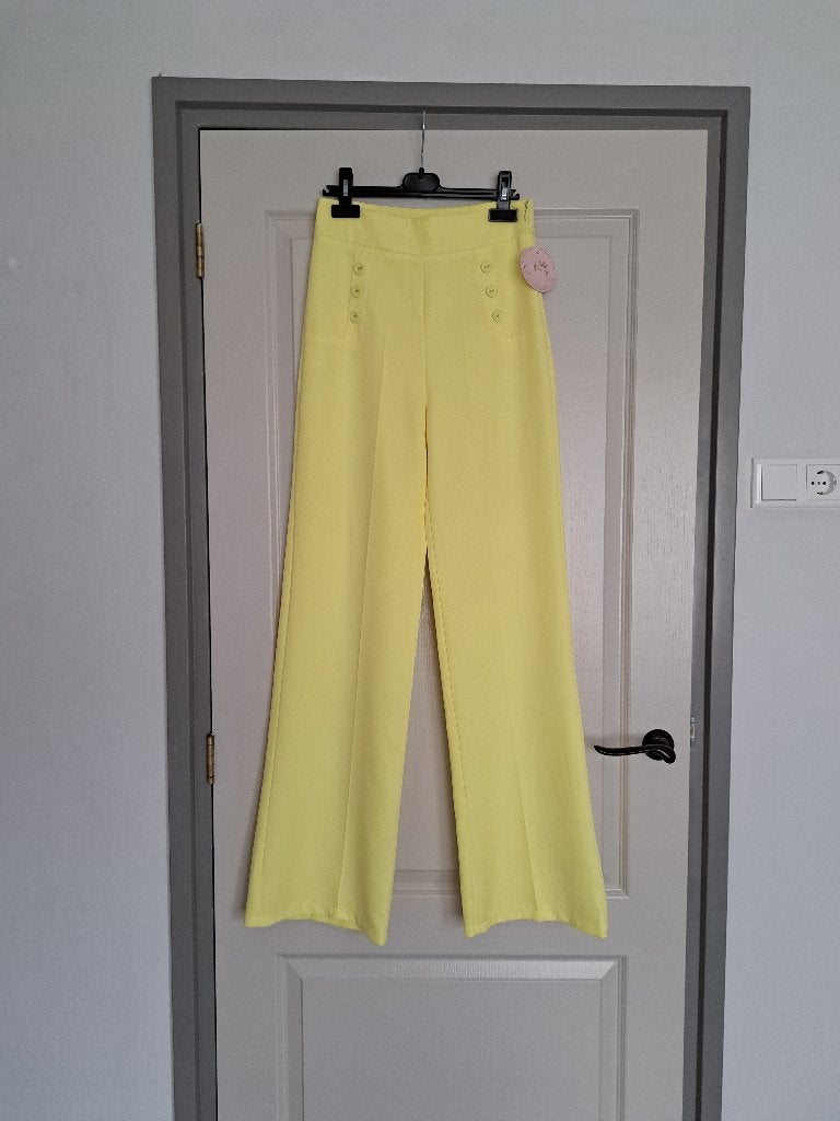 Trendy gele broek met wijde pijpen, maat S.Nieuw met kaartje, Geel, Nieuw, Ophalen of Verzenden, Onbekend