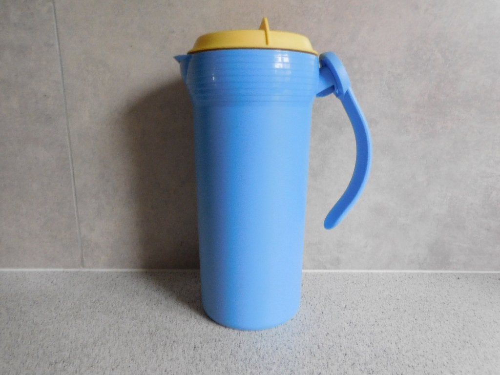 Tupperware Calypso Schenkkan 1,1 Ltr. Blauw Geel, Ophalen of Verzenden, Zo goed als nieuw, Blauw, Overige typen