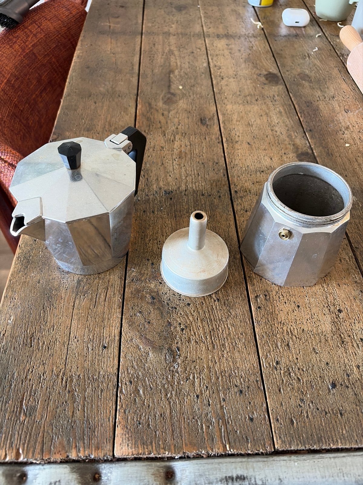 Moka Express percolator - Klassieke Italiaanse koffiepot, Gebruikt, Espresso apparaat, Gemalen koffie, Ophalen of Verzenden