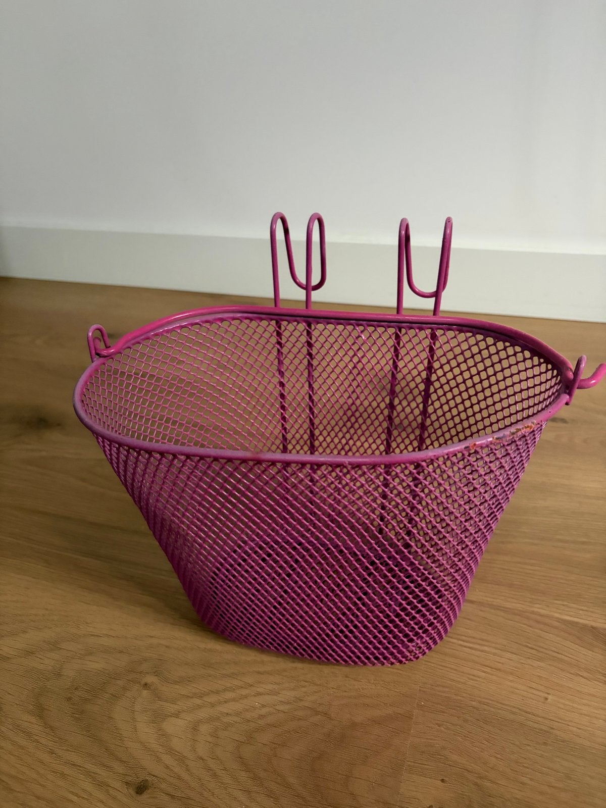 Roze fietsmandje voor kinderfiets, Ophalen of Verzenden, Gebruikt, Fietsmand, Stuurbevestiging