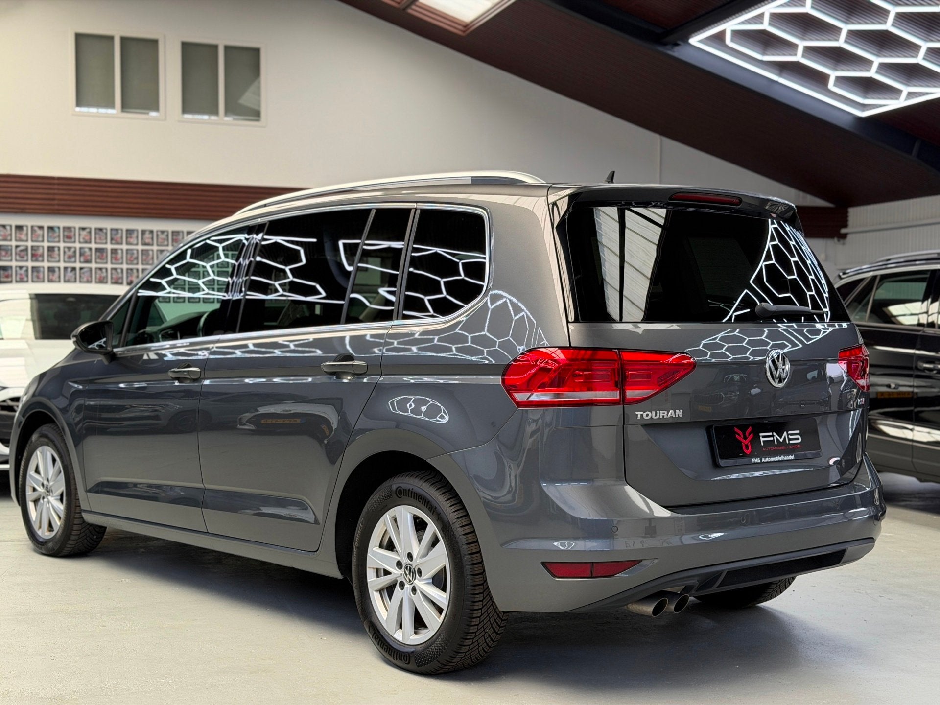 Volkswagen Touran 1.4 TSI Highline 7p CarPlay, Auto's, 730 kg, Gebruikt, Zwart, 4 cilinders