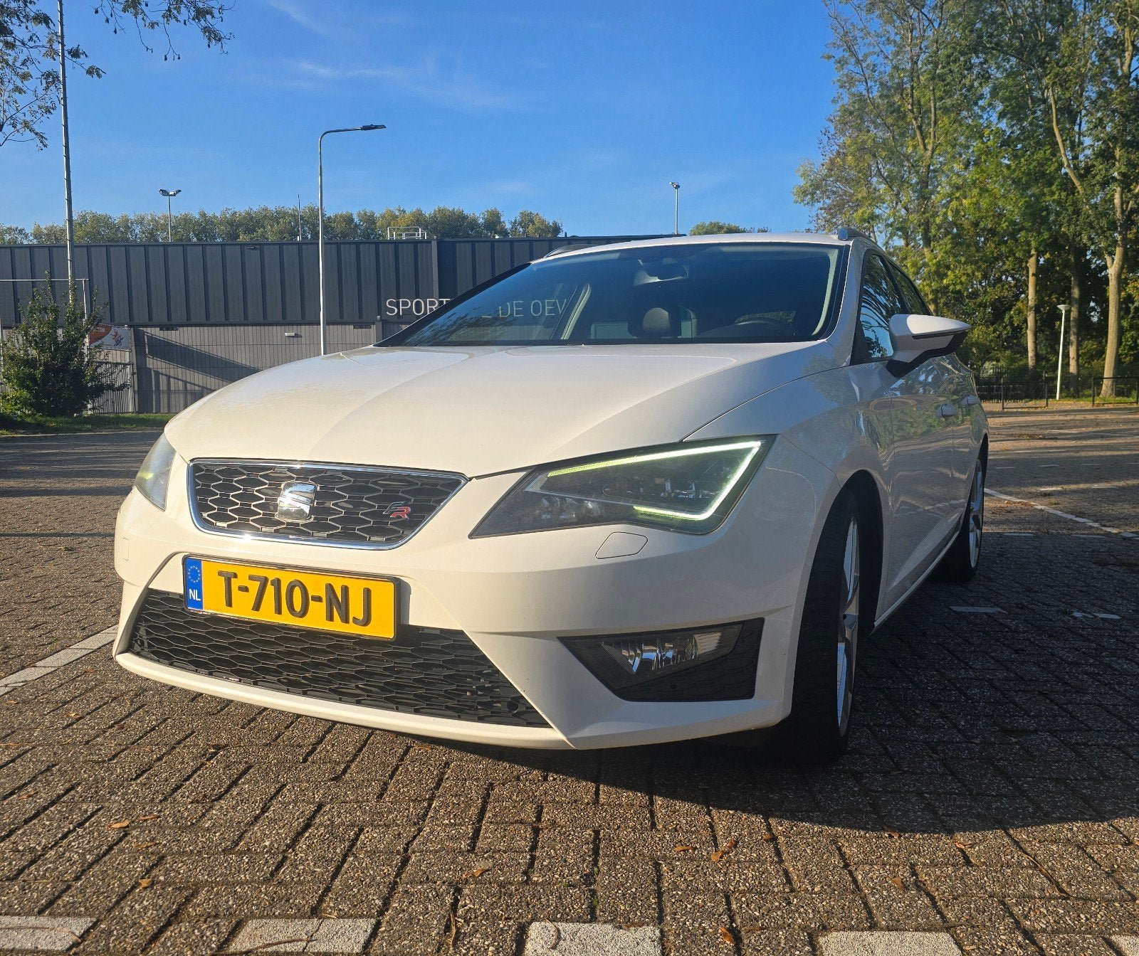 Seat Leon 1.4 TSI 122PK 2014 Wit, Auto's, Voorwielaandrijving, 1169 kg, Zwart, Leon