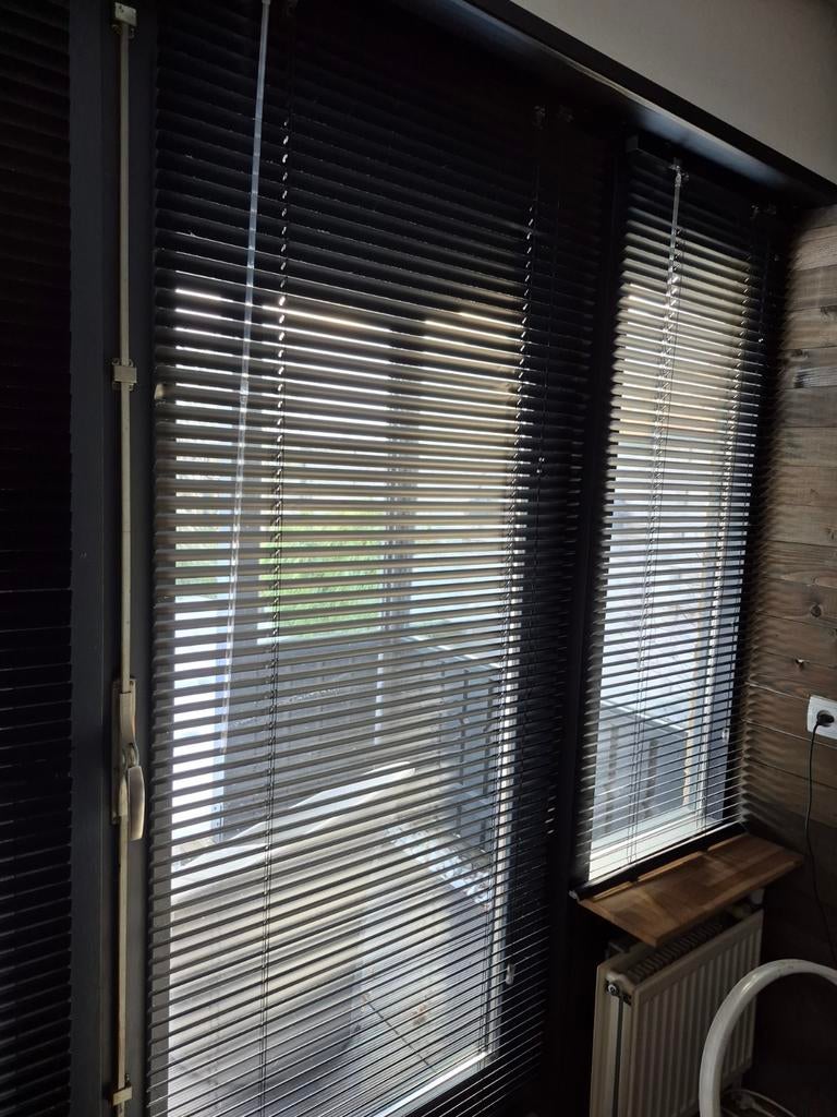 4 Mat Zwarte Luxaflex Jaloezieën 60x150 2x en 80x180  2x, Huis en Inrichting, Ophalen of Verzenden