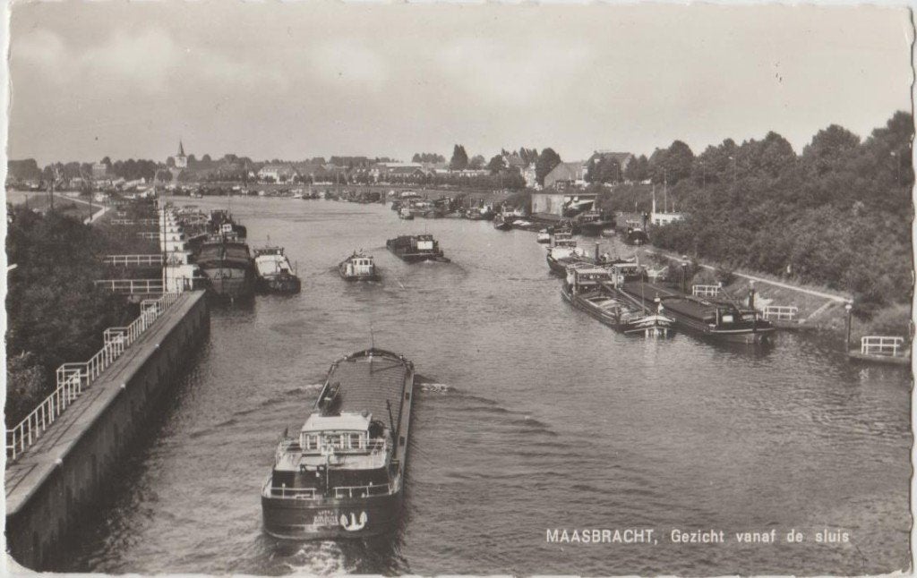 Maasbracht Gezicht vanaf de sluis 1965 -binnenvaart-, Ophalen, 1960 tot 1980, Ongelopen, Gelderland