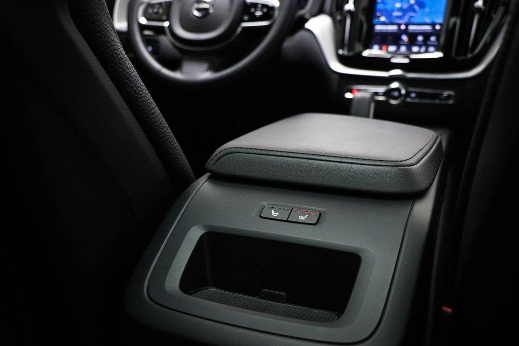 Volvo XC60 2.0 T6 Plug-in hybrid AWD Plus Dark SOH 97% | PAN, Automaat, Lichtsensor, Gebruikt, 4 cilinders