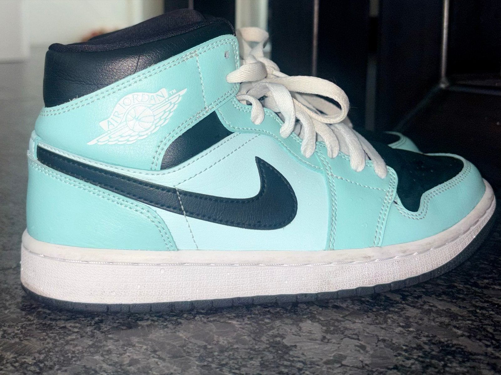 Air Jordan 1 Mid Aqua Blue tint! Maat 39, Sportschoenen, Zo goed als nieuw, Verzenden, Blauw