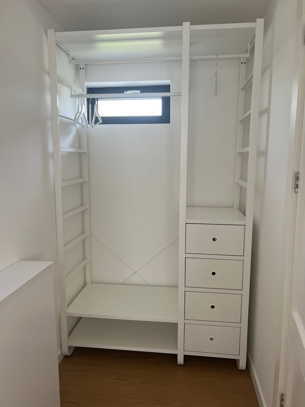 IKEA ELVARLI Witte open kledingkast met lades en hangruimte, Huis en Inrichting, Ophalen, 100 tot 150 cm, 200 cm of meer, Zo goed als nieuw