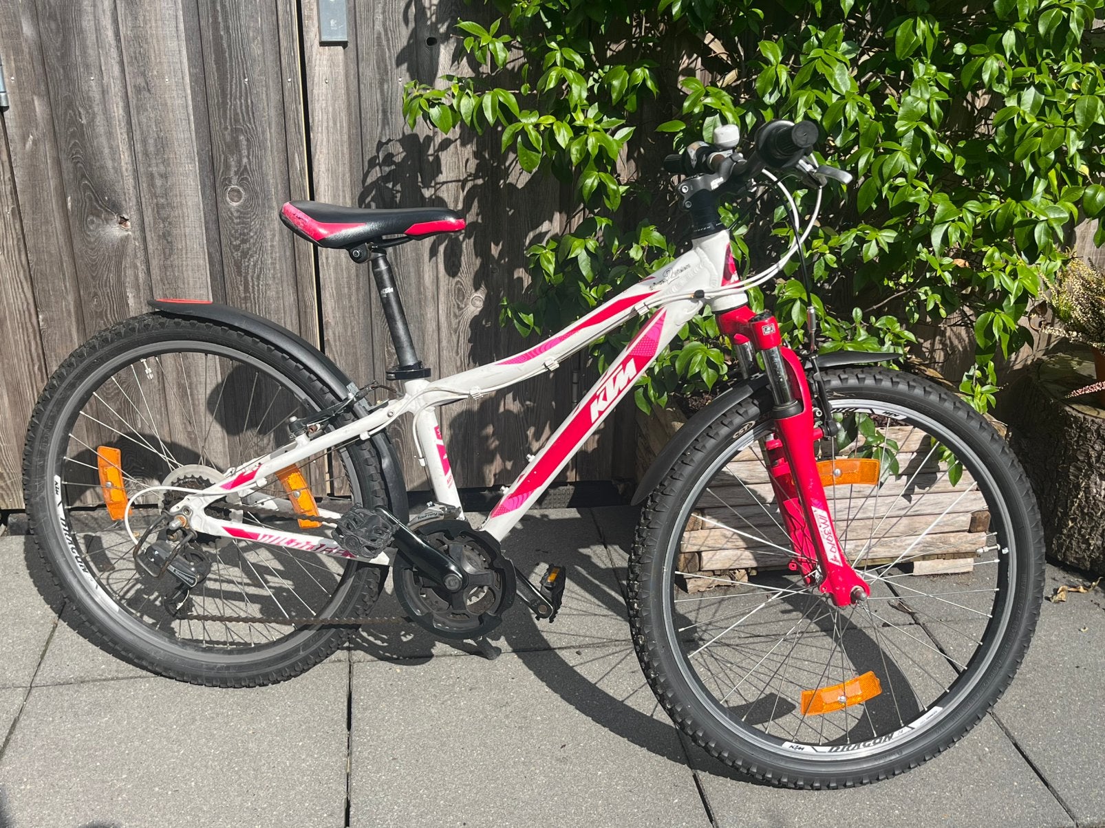Wit-roze kindermountainbike van KTM 'Wild Bee' (24 inch), Gebruikt, Hardtail, Velgrem, Dames
