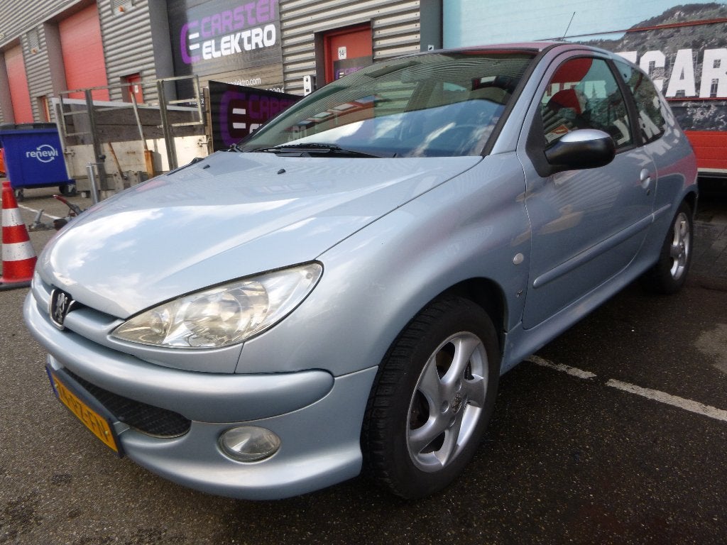 Peugeot 206 1.4,ZUINIG!, APK10-27!stuurbekracht,alles elektr, Voorwielaandrijving, 1360 cc, 4 cilinders, Metallic lak