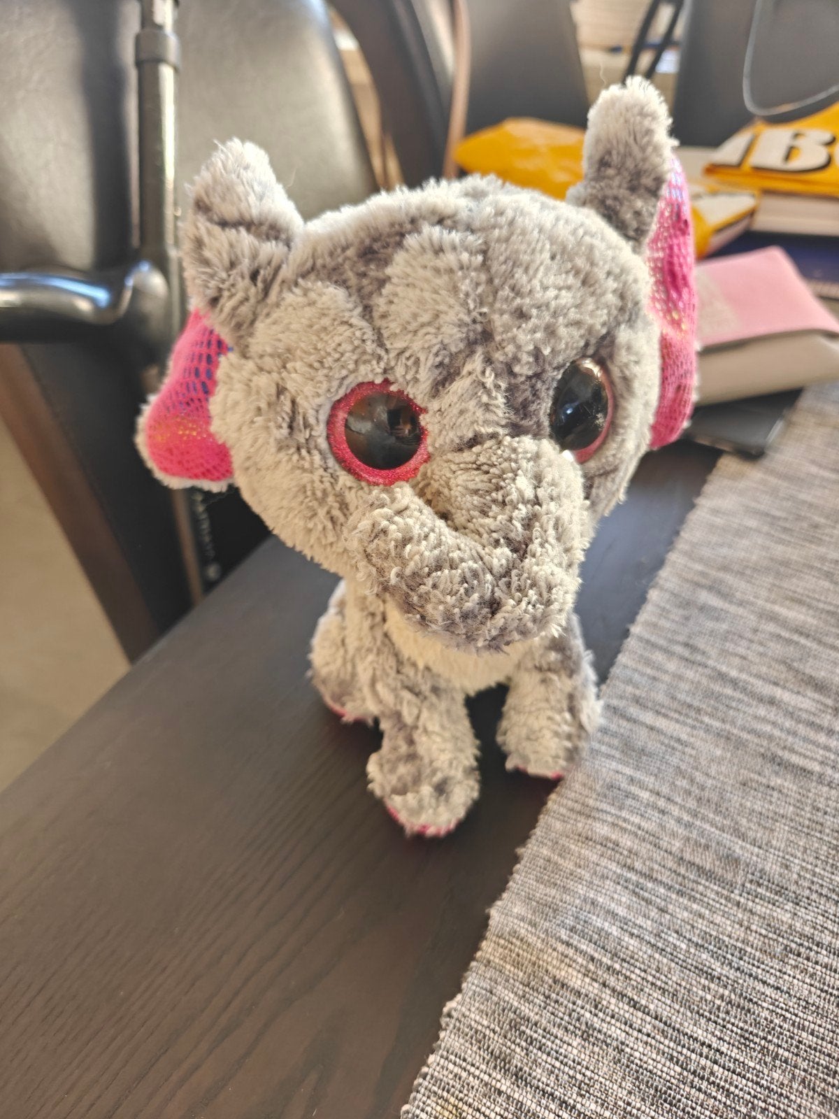 Schattige knuffels: Kangoeroe met baby en olifant, Ophalen