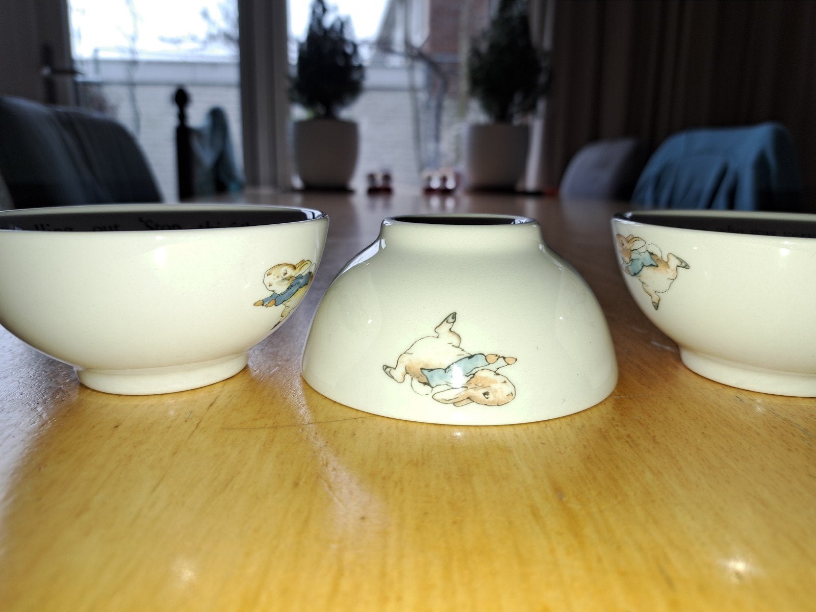 GEZOCHT ( rijst) kommetjes Peter Rabbit  wedgewood, Ophalen of Verzenden, Overige stijlen, Kom(men)