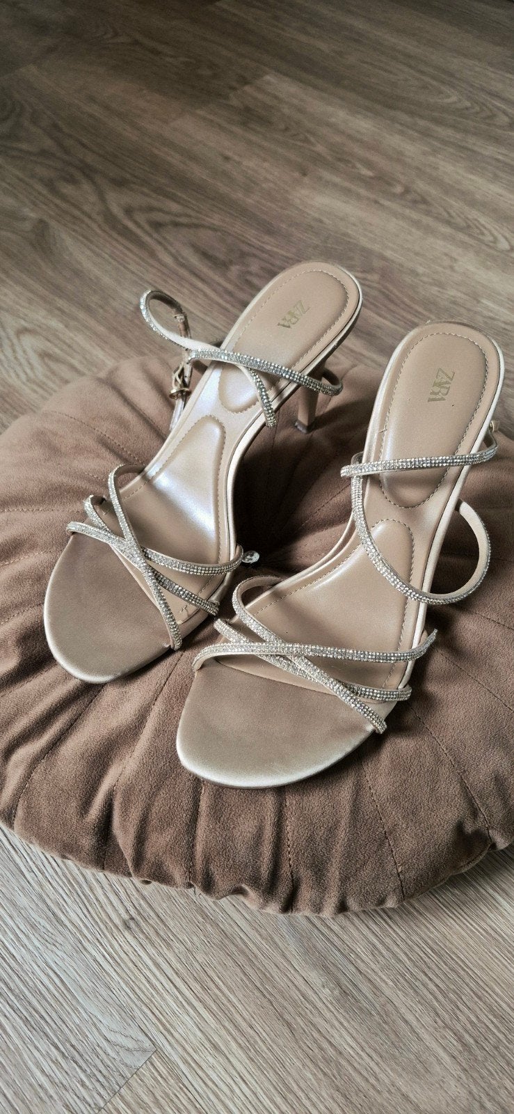Zara schoenen met strass bandjes, Zo goed als nieuw, Zara, Beige, Sandalen of Muiltjes