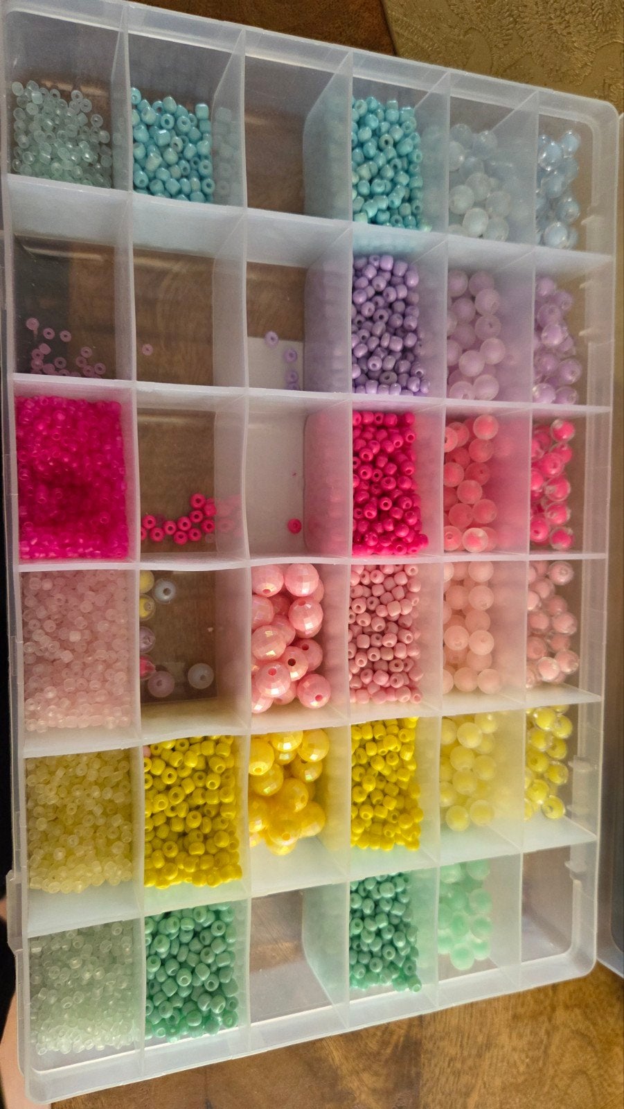 Diverse kralen in opbergdoos - ideaal voor sieraden maken, Verzenden, Gebruikt, Kraal