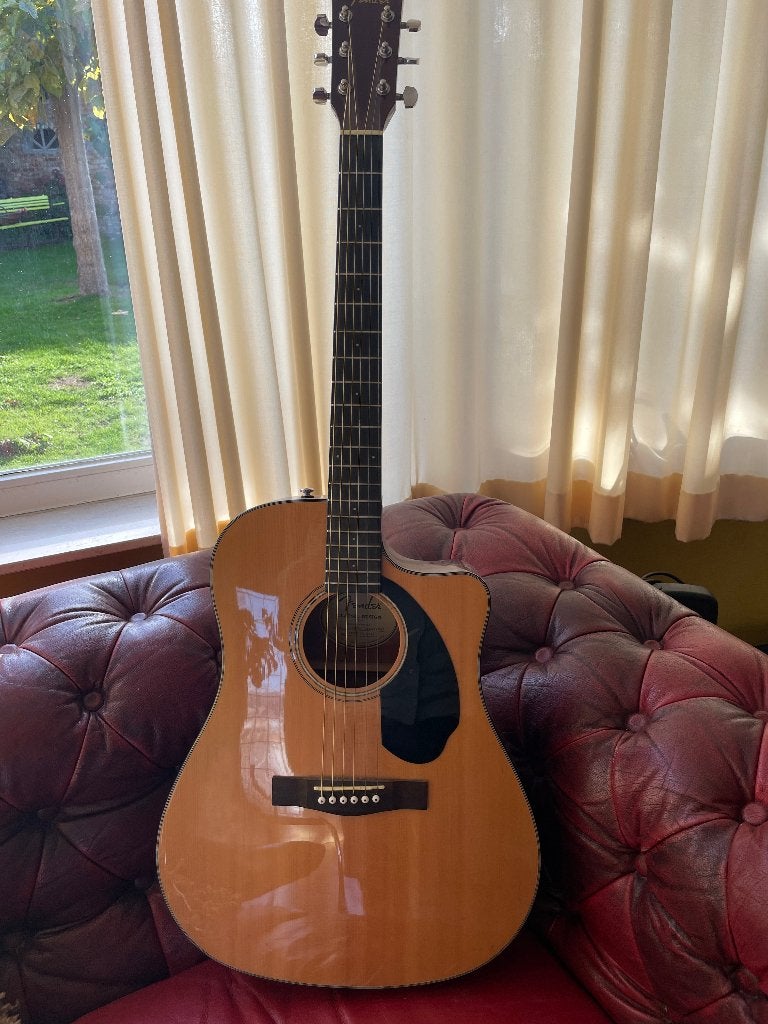 semi akoustische Fender, Muziek en Instrumenten, Ophalen of Verzenden, Zo goed als nieuw, Western- of Steelstringgitaar, Met (piezo-)element