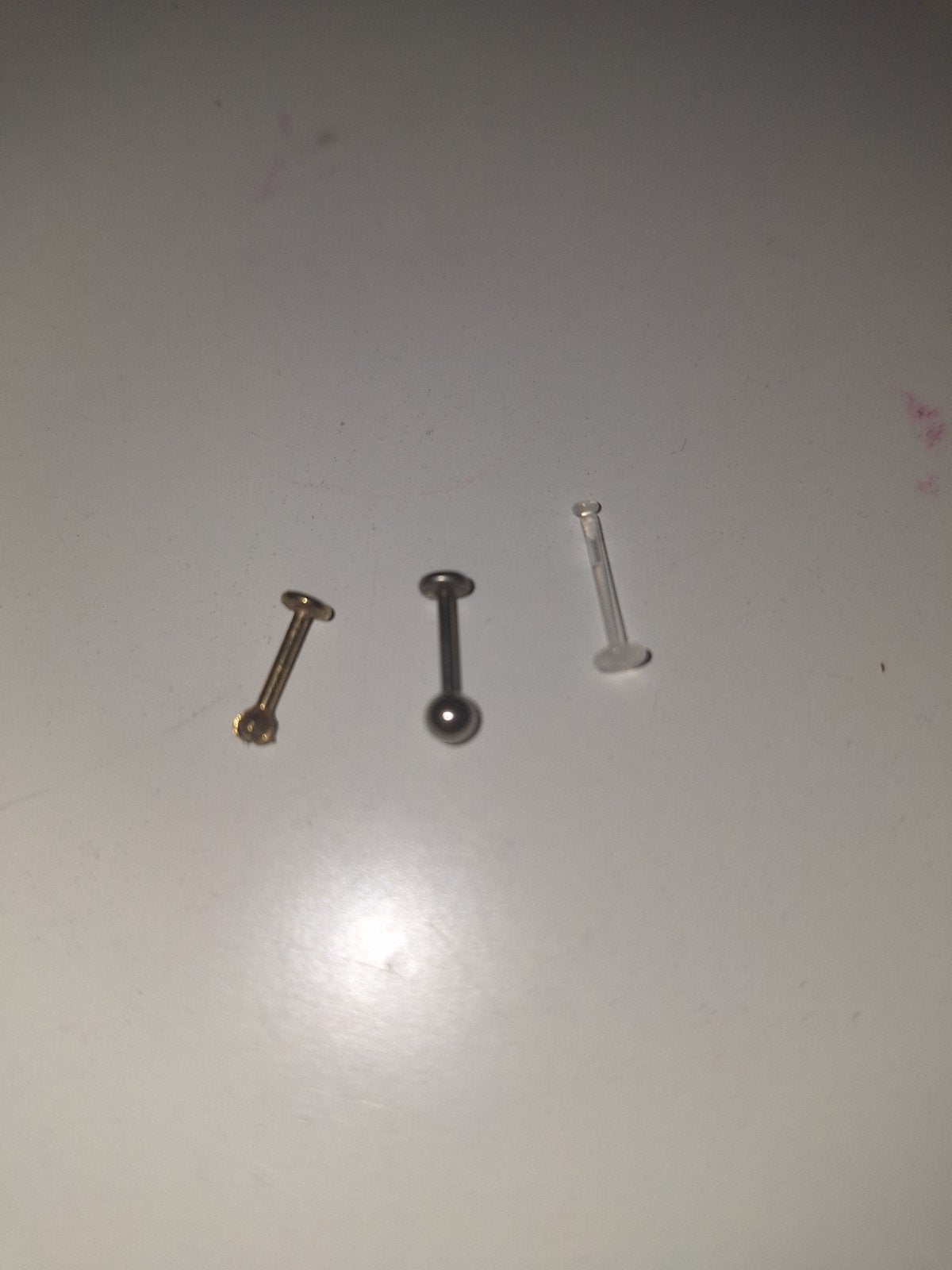3 Labret Piercings: Goud, Titanium, Plastic (1.2x8mm), Overige materialen, Lip- of Labretpiercing, Ophalen of Verzenden, Zo goed als nieuw