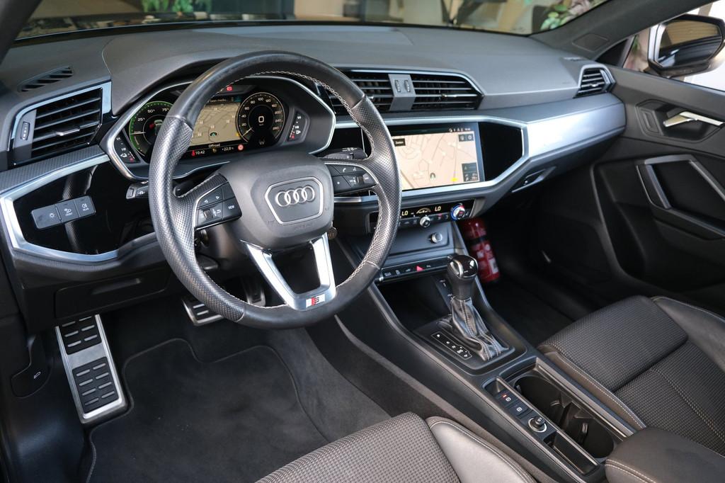 Audi Q3 45 TFSI e 245PK 2x S-line Pano Navi Cam Trek Led ACC, Auto's, Audi, Gebruikt, Zwart, Zwart, Hybride Elektrisch/Benzine