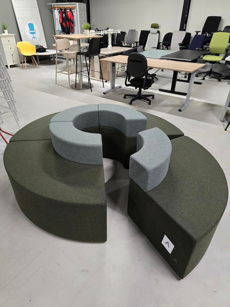 Twee ronde soft seat banken in groen en blauw - modulair, Onbekend, Ophalen of Verzenden, Zo goed als nieuw, Onbekend