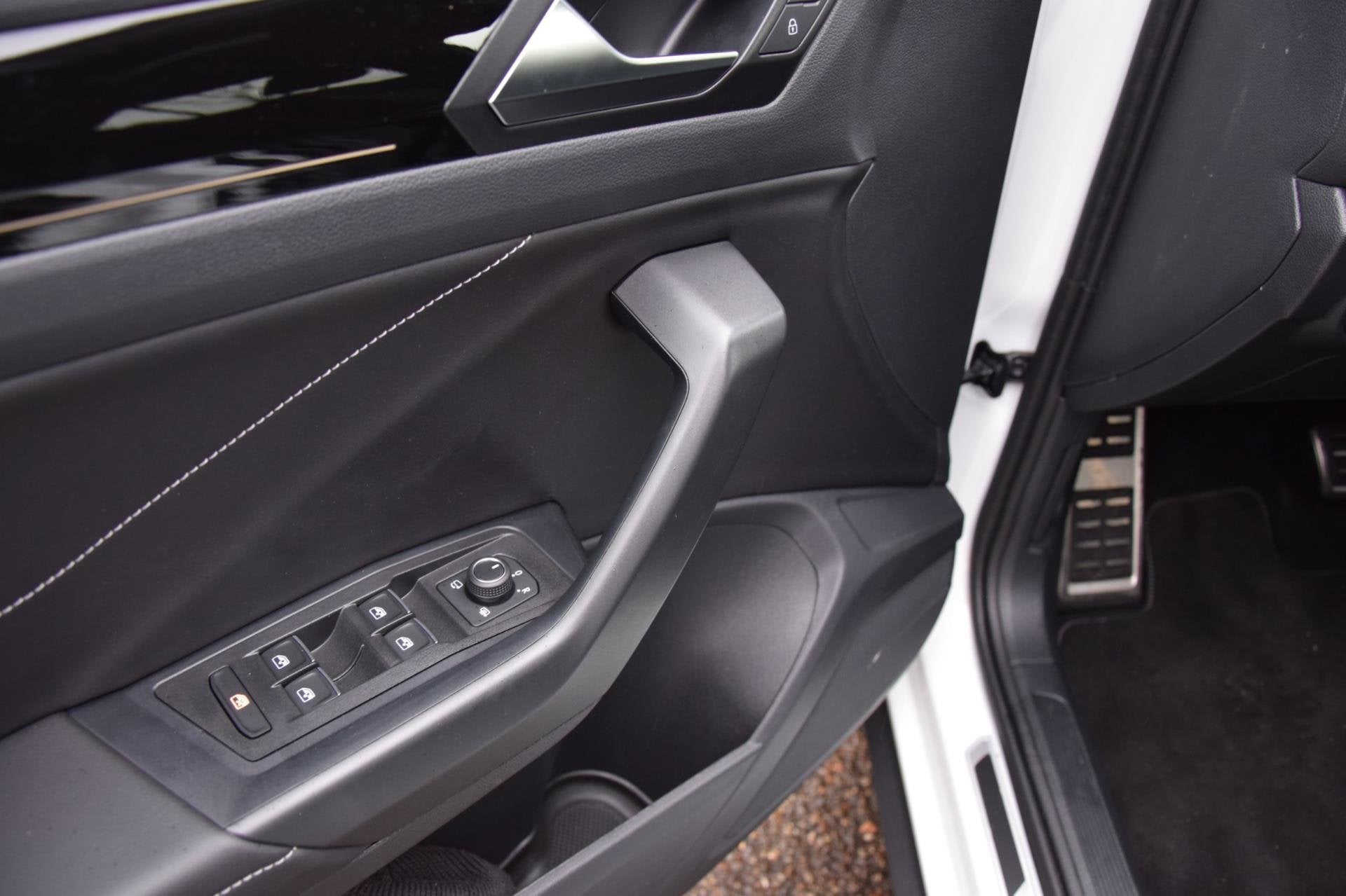 Volkswagen T-ROC 1.5 TSI R-Line Edition, 1e Eigenaar, Nieuws, Auto's, Volkswagen, 4 cilinders, Wit, Bedrijf, Geïmporteerd