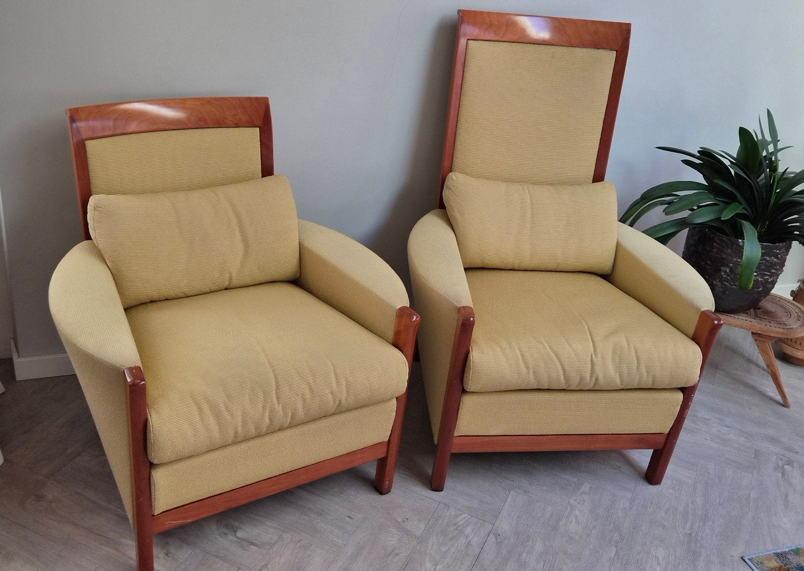 Giorgetti fauteuils, houten frame, geel gestoffeerd, Huis en Inrichting, Fauteuils, Ophalen, Gebruikt, Design, Modern, 75 tot 100 cm